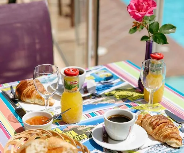 캠핑 생 미셸 3* Courtils